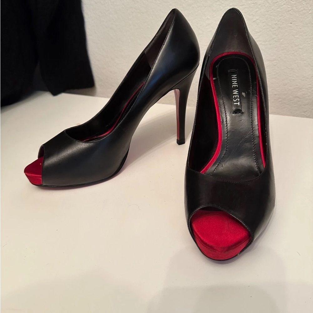Nine West Black Peep-Toe Pumps with Red Interior